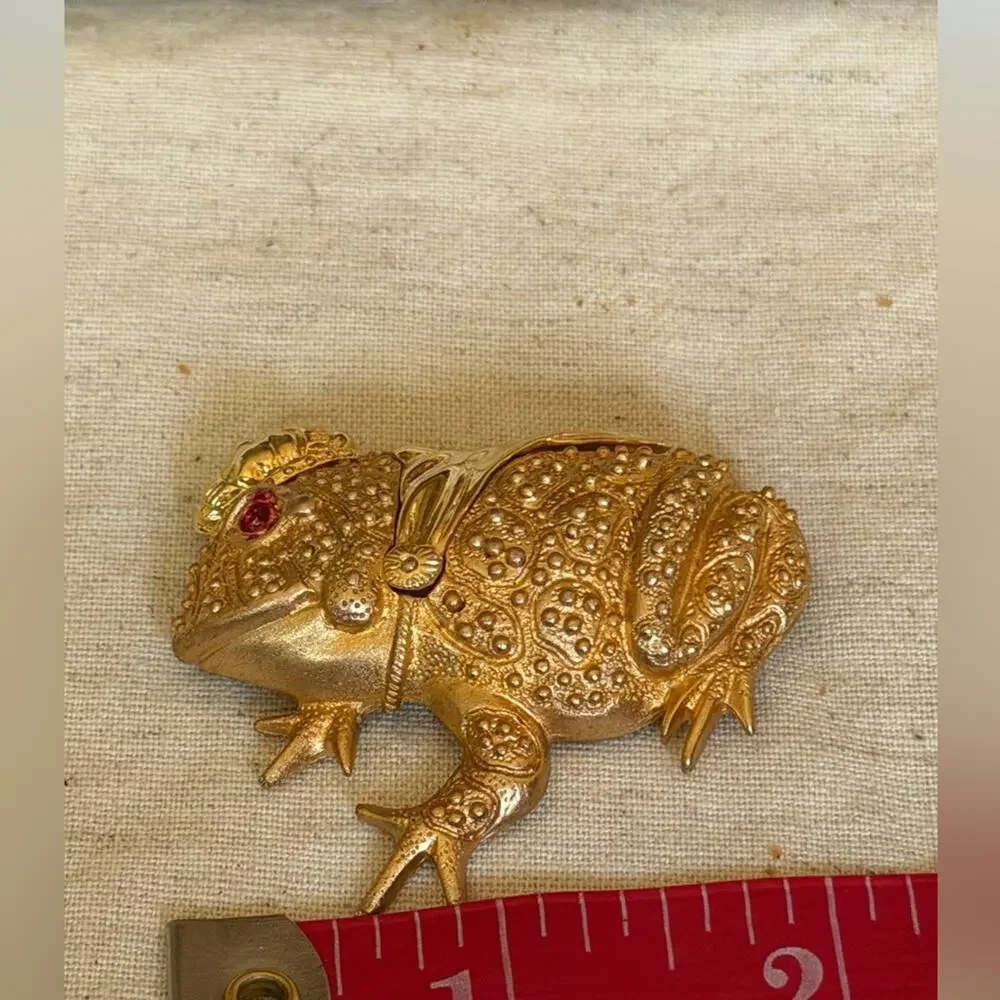 Vintage Gold Frog Prince Toad Brooch